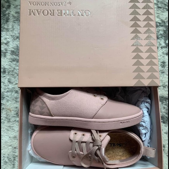 So ILL X Jason Mamoa on the roam shoes size 6 - Picture 2 of 4